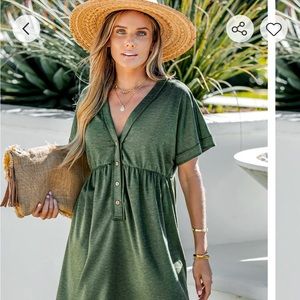 NWT CUPSHE Soft Green v-neck Button T shirt dress